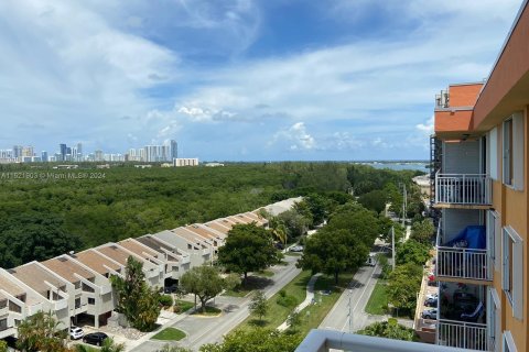 Condominio en venta en North Miami, Florida, 2 dormitorios, 110.55 m2 № 972341 - foto 3