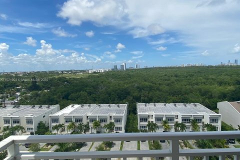 Condominio en venta en North Miami, Florida, 2 dormitorios, 110.55 m2 № 972341 - foto 2
