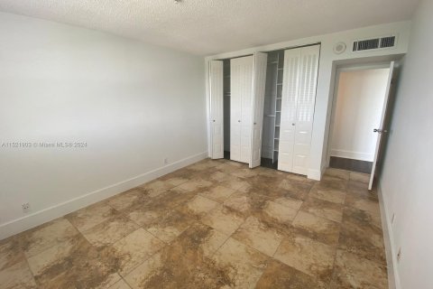 Condominio en venta en North Miami, Florida, 2 dormitorios, 110.55 m2 № 972341 - foto 9