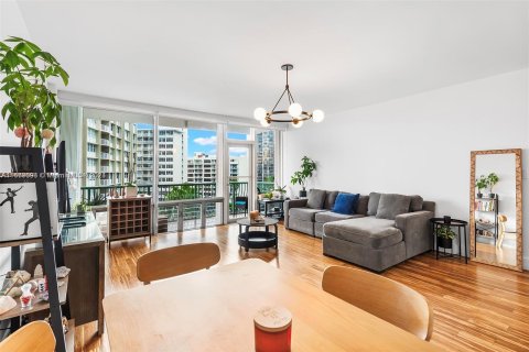 Condo in Miami, Florida, 1 bedroom  № 1154718 - photo 29