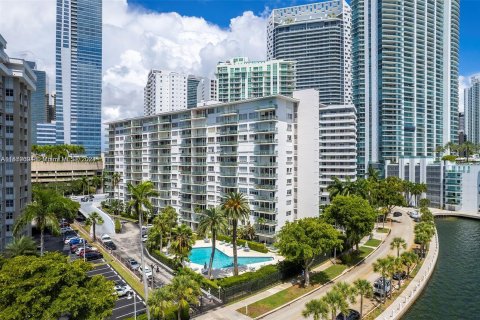 Condo in Miami, Florida, 1 bedroom  № 1154718 - photo 2