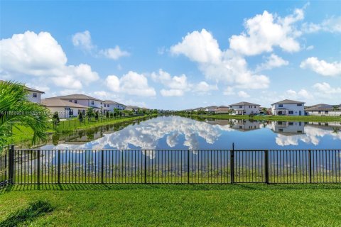 Villa ou maison à vendre à Miramar, Floride: 4 chambres, 337.33 m2 № 1388286 - photo 9