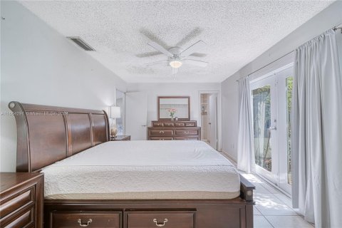 House in Pembroke Pines, Florida 3 bedrooms, 122.26 sq.m. № 1388185 - photo 26