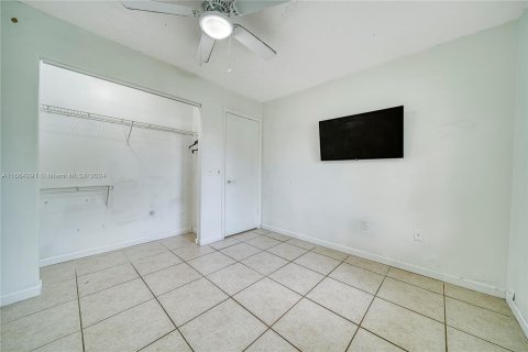 House in Pembroke Pines, Florida 3 bedrooms, 122.26 sq.m. № 1388185 - photo 21