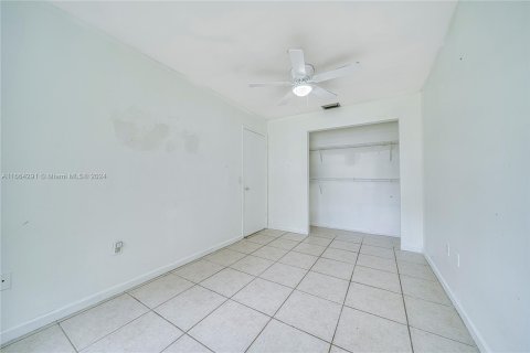 House in Pembroke Pines, Florida 3 bedrooms, 122.26 sq.m. № 1388185 - photo 23