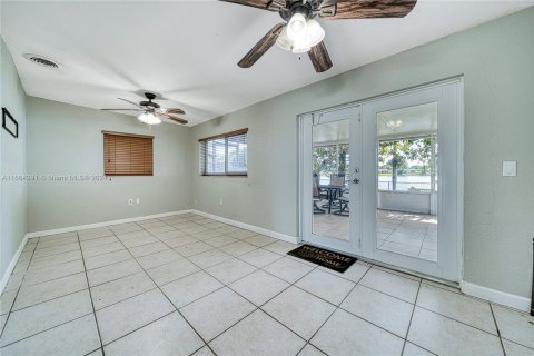 House in Pembroke Pines, Florida 3 bedrooms, 122.26 sq.m. № 1388185 - photo 18