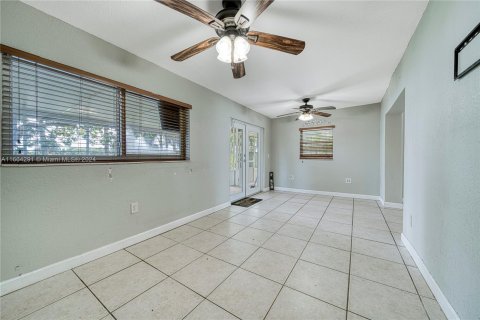 House in Pembroke Pines, Florida 3 bedrooms, 122.26 sq.m. № 1388185 - photo 19