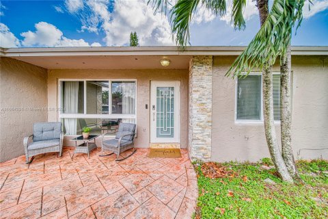 House in Pembroke Pines, Florida 3 bedrooms, 122.26 sq.m. № 1388185 - photo 5