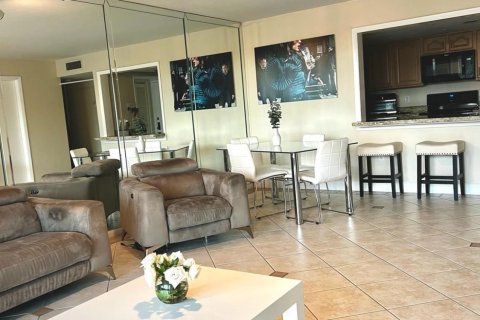 Condominio en venta en Fort Lauderdale, Florida, 1 dormitorio, 90.12 m2 № 1096555 - foto 5