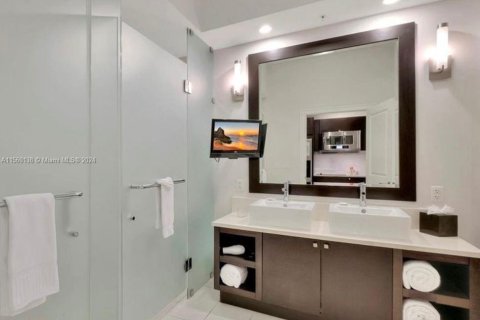 Condominio en venta en Doral, Florida, 1 dormitorio, 65.5 m2 № 1095466 - foto 8