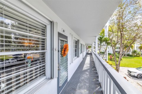 Condominio en venta en Deerfield Beach, Florida, 2 dormitorios, 92.9 m2 № 1095467 - foto 2