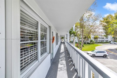 Condominio en venta en Deerfield Beach, Florida, 2 dormitorios, 92.9 m2 № 1095467 - foto 1