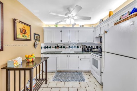 Condominio en venta en Deerfield Beach, Florida, 2 dormitorios, 92.9 m2 № 1095467 - foto 12