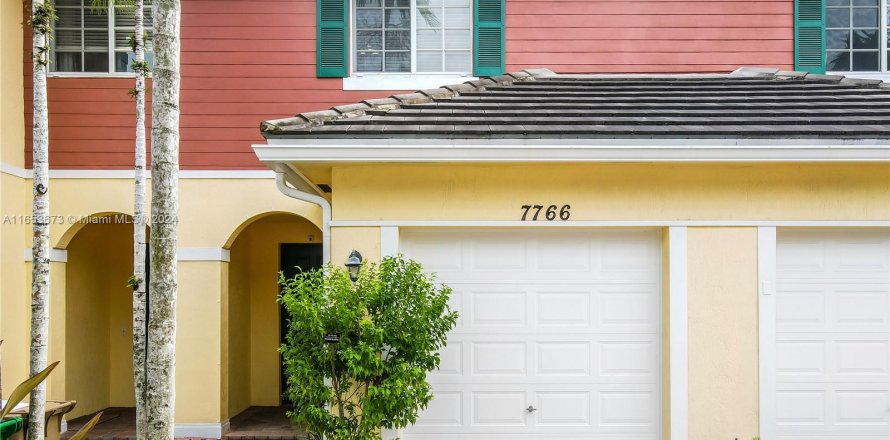 Townhouse in Davie, Florida 2 bedrooms, 148.64 sq.m. № 1351652