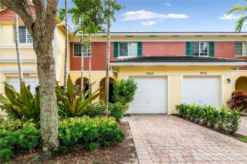 Townhouse in Davie, Florida 2 bedrooms, 148.64 sq.m. № 1351652 - photo 2