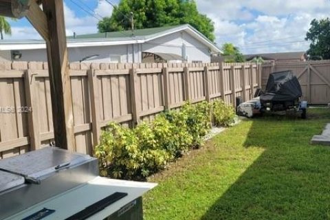 House in Homestead, Florida 3 bedrooms, 146.88 sq.m. № 1351628 - photo 29