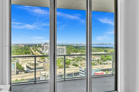 Condominio en alquiler en Miami, Florida, 1 dormitorio, 68.28 m2 № 1351651 - foto 21