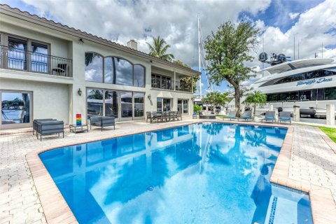 Villa ou maison à louer à Fort Lauderdale, Floride: 6 chambres, 408.58 m2 № 650605 - photo 13