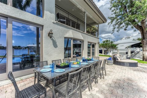 Villa ou maison à louer à Fort Lauderdale, Floride: 6 chambres, 408.58 m2 № 650605 - photo 16