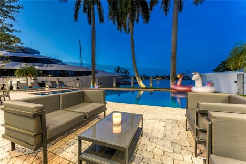 Casa en alquiler en Fort Lauderdale, Florida, 6 dormitorios, 408.58 m2 № 650605 - foto 1