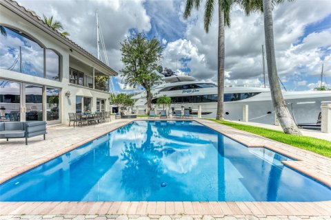 Villa ou maison à louer à Fort Lauderdale, Floride: 6 chambres, 408.58 m2 № 650605 - photo 9