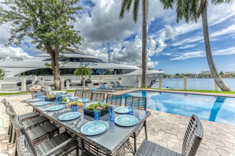 Villa ou maison à louer à Fort Lauderdale, Floride: 6 chambres, 408.58 m2 № 650605 - photo 10