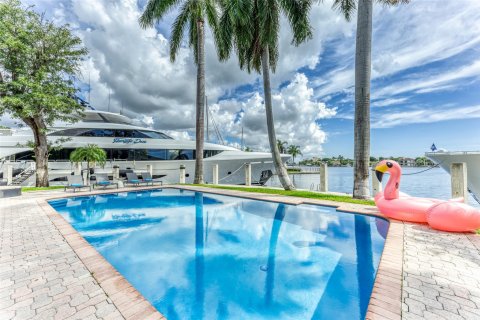 Villa ou maison à louer à Fort Lauderdale, Floride: 6 chambres, 408.58 m2 № 650605 - photo 14