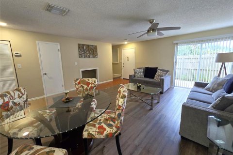 Condo in Temple Terrace, Florida, 3 bedrooms  № 1349077 - photo 2