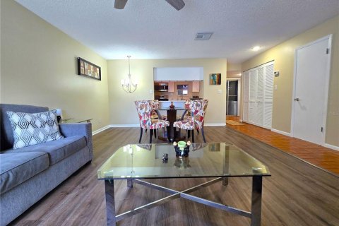 Condo in Temple Terrace, Florida, 3 bedrooms  № 1349077 - photo 4