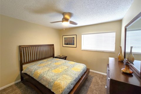 Condo in Temple Terrace, Florida, 3 bedrooms  № 1349077 - photo 16