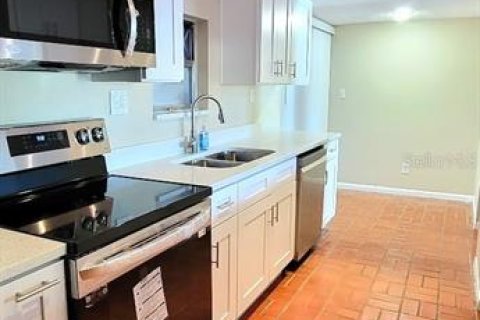 Condo in Temple Terrace, Florida, 3 bedrooms  № 1349077 - photo 8