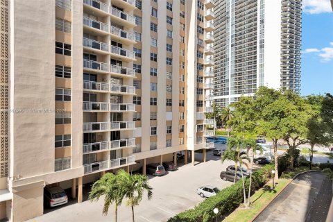 Condo in Hallandale Beach, Florida, 1 bedroom  № 1381722 - photo 18