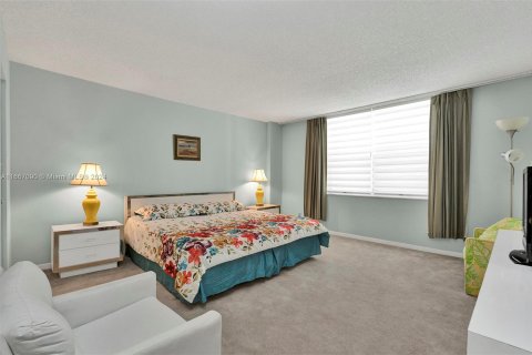 Condo in Hallandale Beach, Florida, 1 bedroom  № 1381722 - photo 12