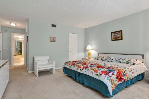 Condo in Hallandale Beach, Florida, 1 bedroom  № 1381722 - photo 11