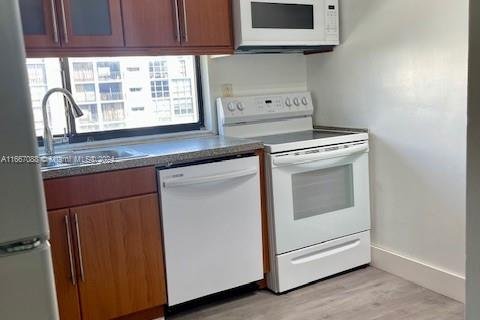 Condo in Sunny Isles Beach, Florida, 1 bedroom  № 1381721 - photo 4