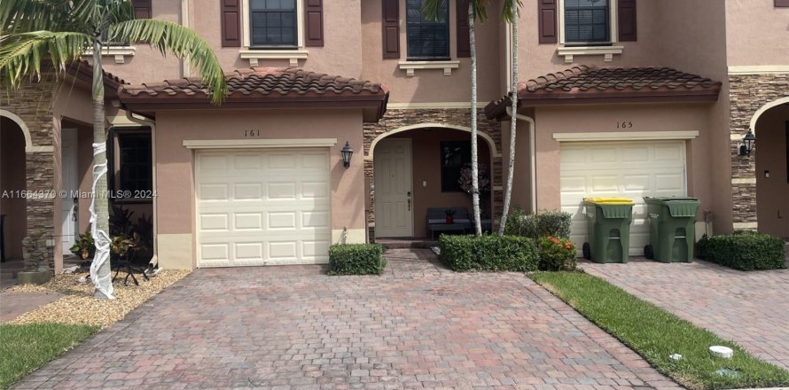 Townhouse in Homestead, Florida 3 bedrooms, 130.81 sq.m. № 1381774