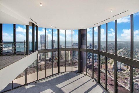 Condominio en venta en Miami, Florida, 6 dormitorios, 480.58 m2 № 981062 - foto 2