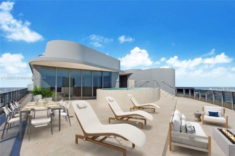 Condominio en venta en Miami, Florida, 6 dormitorios, 480.58 m2 № 981062 - foto 12