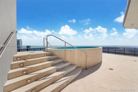 Condominio en venta en Miami, Florida, 6 dormitorios, 480.58 m2 № 981062 - foto 4