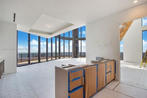 Condominio en venta en Miami, Florida, 6 dormitorios, 480.58 m2 № 981062 - foto 16