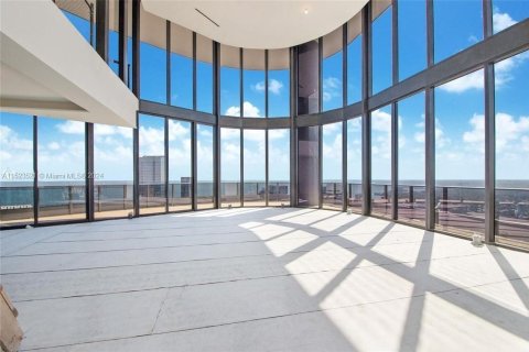 Condominio en venta en Miami, Florida, 6 dormitorios, 480.58 m2 № 981062 - foto 14