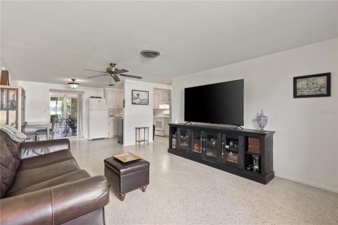 Casa en venta en Sarasota, Florida, 2 dormitorios, 98.01 m2 № 1405545 - foto 3