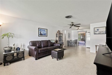 Casa en venta en Sarasota, Florida, 2 dormitorios, 98.01 m2 № 1405545 - foto 2