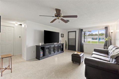 Casa en venta en Sarasota, Florida, 2 dormitorios, 98.01 m2 № 1405545 - foto 4