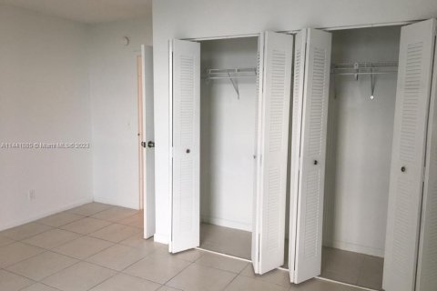 Condominio en venta en North Miami, Florida, 2 dormitorios, 99.41 m2 № 686050 - foto 10