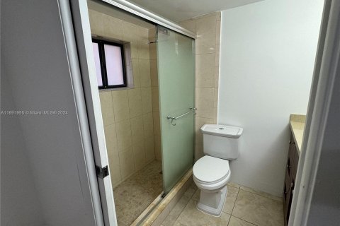 Condominio en venta en Hialeah, Florida, 2 dormitorios, 82.22 m2 № 1441728 - foto 11