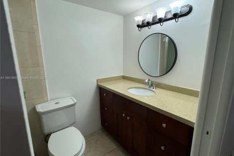 Condominio en venta en Hialeah, Florida, 2 dormitorios, 82.22 m2 № 1441728 - foto 10