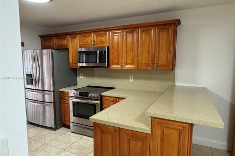 Condominio en venta en Hialeah, Florida, 2 dormitorios, 82.22 m2 № 1441728 - foto 5