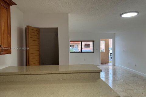 Condominio en venta en Hialeah, Florida, 2 dormitorios, 82.22 m2 № 1441728 - foto 7