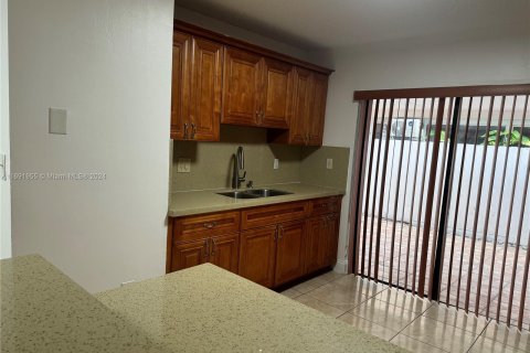 Condominio en venta en Hialeah, Florida, 2 dormitorios, 82.22 m2 № 1441728 - foto 6